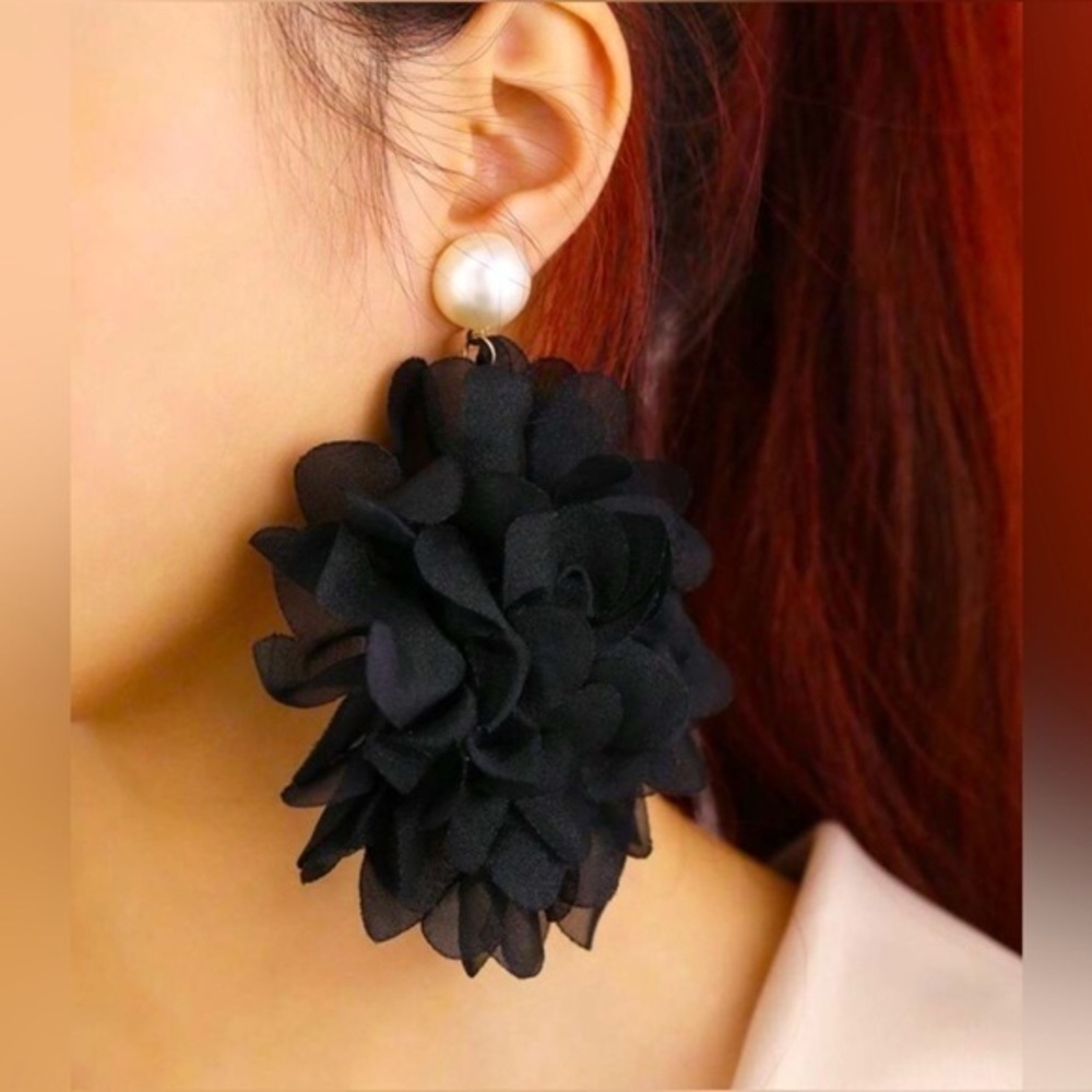 ✨NEW Elegant Black Floral Earrings